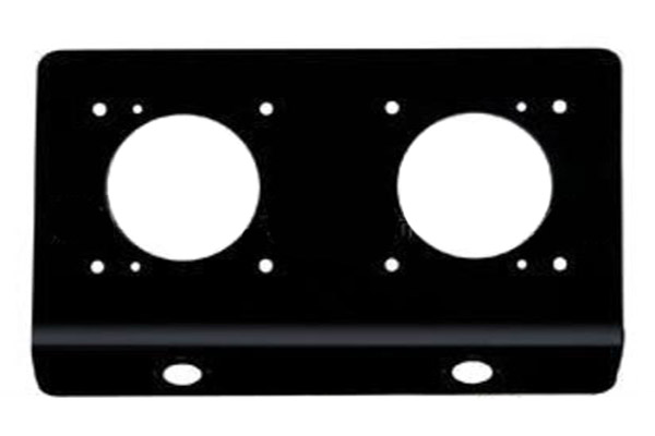 燃?xì)庠畈Ａ姘?/></p><p><br/></p><p>現(xiàn)在燃?xì)庠钍袌?chǎng)上有許多以鋼化玻璃為面板的燃?xì)庠?，可鋼化玻璃面板爆炸的事件卻時(shí)有發(fā)生。讓許多消費(fèi)者都對(duì)這種鋼化玻璃面板燃?xì)庠钍峭鴧s步，多選擇以不銹鋼材質(zhì)為面板的燃?xì)庠?。甚至許多家電賣場(chǎng)的導(dǎo)購(gòu)都以安全理由向消費(fèi)者推銷不銹鋼面板的燃?xì)庠?。其?shí)鋼化玻璃面板的燃?xì)庠畈⒉皇遣话踩皇窃S多小伙伴的不當(dāng)使用導(dǎo)致了鋼化玻璃的爆炸。那接下來(lái)我們就來(lái)看看燃?xì)庠钍沁x擇不銹鋼好還是鋼化玻璃好，我們從以下方面來(lái)了解：</p><p><br/></p><p>1、材質(zhì)</p><p>不銹鋼：不銹鋼是一種耐空氣、蒸汽、水等弱腐蝕介質(zhì)和酸、堿、鹽等化學(xué)浸蝕性介質(zhì)腐蝕的鋼材，它的用途非常的廣泛。從材質(zhì)上來(lái)說(shuō)，不銹鋼面板及時(shí)使用很多年之后還能保持原有的樣子，非常耐用。但是鋼材的運(yùn)用非常廣泛，大到樓房建筑，小到螺絲釘?shù)闹谱?，這些都離不開鋼材。我國(guó)的鋼材產(chǎn)量非常大，但是由于需求量的龐大還是應(yīng)該節(jié)約使用。</p><p><br/></p><p>鋼化玻璃：鋼化玻璃是一種預(yù)應(yīng)力玻璃,為提高玻璃的強(qiáng)度,通常使用化學(xué)或物理的方法，在玻璃表面形成壓應(yīng)力，玻璃承受外力時(shí)首先抵消表層應(yīng)力，從而提高了承載能力，增強(qiáng)玻璃自身抗風(fēng)壓性、寒暑性、沖擊性等的安全玻璃。鋼化玻璃的材質(zhì)主要是硅，這種元素在整個(gè)地球上的含量是非常龐大的，可以算是取之不盡用之不竭了。</p><p><br/></p><p>2、安全</p><p>不銹鋼：眾所周知，燃?xì)庠钤诠ぷ鞯臅r(shí)候灶頭附近的溫度會(huì)很高，燃?xì)庠蠲姘逅玫牟讳P鋼材質(zhì)在導(dǎo)熱這方面下了很多功夫，即使燃?xì)庠罟ぷ骱荛L(zhǎng)時(shí)間，面板的多處溫度還如常溫。在耐熱上，用戶可以隨意將很熱的鍋放在面板上，而不用擔(dān)心面板有問(wèn)題。強(qiáng)度方面也是不銹鋼所擅長(zhǎng)的，不用擔(dān)心面板會(huì)有任何問(wèn)題。</p><p><br/></p><p>鋼化玻璃：鋼化玻璃面板在各方面都能媲美于不銹鋼面板了，對(duì)于用戶所擔(dān)心的爆炸事件，其實(shí)根本原因是用戶的使用不當(dāng)。鋼化玻璃是一種新型的材料，許多消費(fèi)者對(duì)其沒(méi)有認(rèn)識(shí)，在使用上，只要做到定期清理灶圈上的雜質(zhì)和積碳，以免出火孔堵塞引起回火。平日要做好面板的清洗和養(yǎng)護(hù)，不可重力撞擊灶面，盡量避免讓灶面過(guò)熱或突然遇冷。這些只要在平常使用的時(shí)候稍加注意一下，就可以避免出現(xiàn)面板爆炸的情況。<br/></p><p><br/></p><p>4、清潔</p><p>不銹鋼：不銹鋼的面板在清潔上非常方便，使用過(guò)后直接拿濕抹布蘸上一點(diǎn)清潔劑，可以直接祛除油污了。但是要注意的是，有水的抹布擦完之后會(huì)在不銹鋼面板上留下水漬會(huì)影響美觀，擦拭之后最好用干燥的抹布再擦拭一遍，這樣效果就會(huì)非常好了。</p><p><br/></p><p>鋼化玻璃：鋼化玻璃的面板在清潔上和不銹鋼面板相似，直接拿濕抹布蘸一點(diǎn)清潔劑就可以祛除表面的油污了。而且鋼化玻璃在擦拭后雖然也會(huì)留下水印，但是配合面板的底色，看著就不是很明顯了，不會(huì)影響整體的美觀了。清潔上還是比不銹鋼面板方便一些的。</p><p><br/></p><p>綜合以上的內(nèi)容小編還是覺得鋼化玻璃面板比不銹鋼玻璃有優(yōu)勢(shì)，希望對(duì)朋友們有所幫助。</p><p><br/></p>                </div>
            </div>
            
            <div   id=